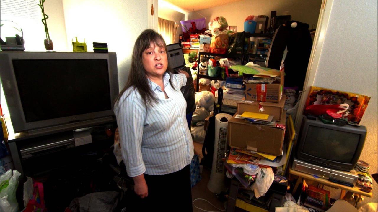 A Hoarder Lets Cameras Into Her Home (First Visitor In 14 Years)